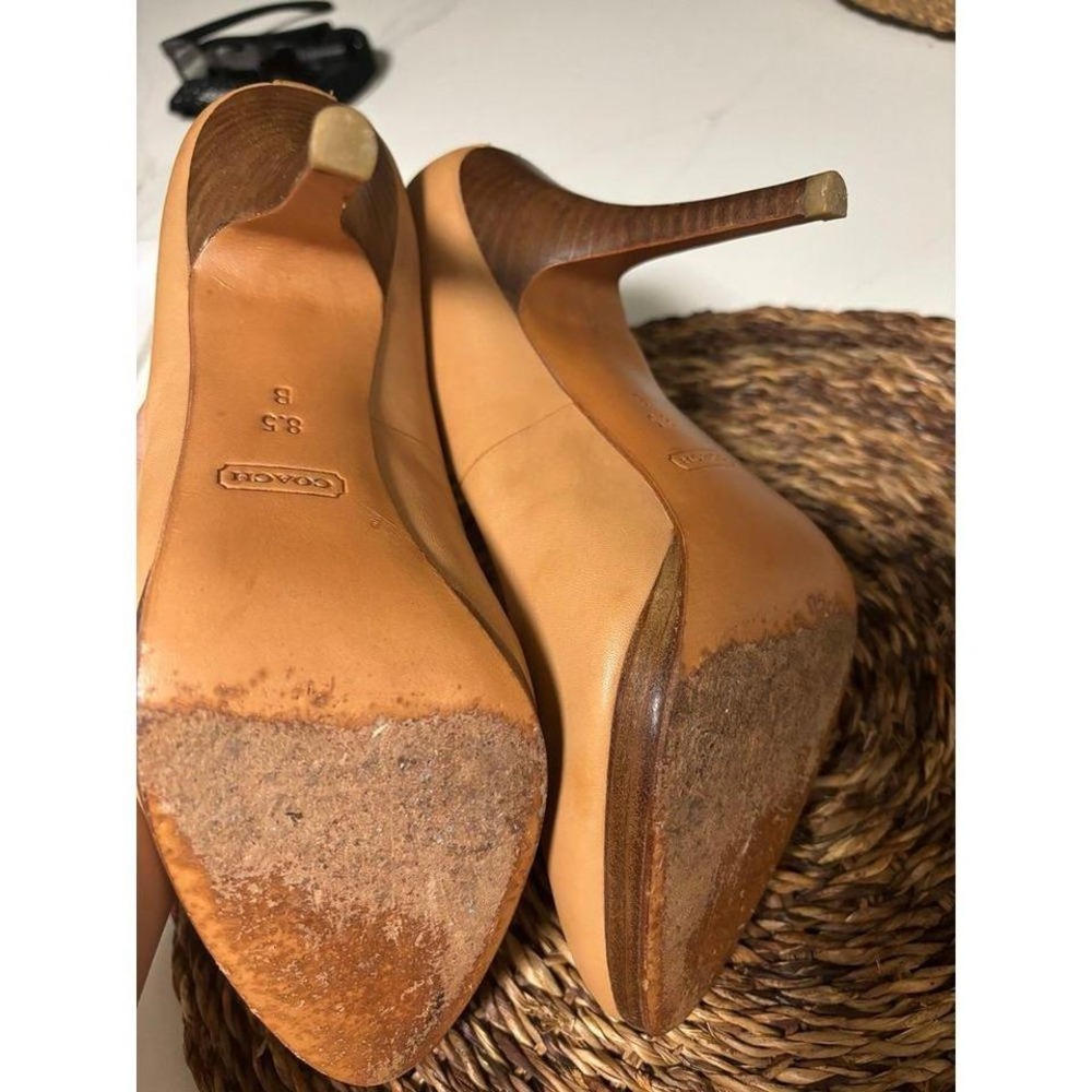 Coach tan heels size 8.5 - Picture 7 of 7